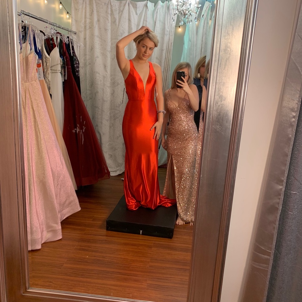 beautiful never before worn prom dress